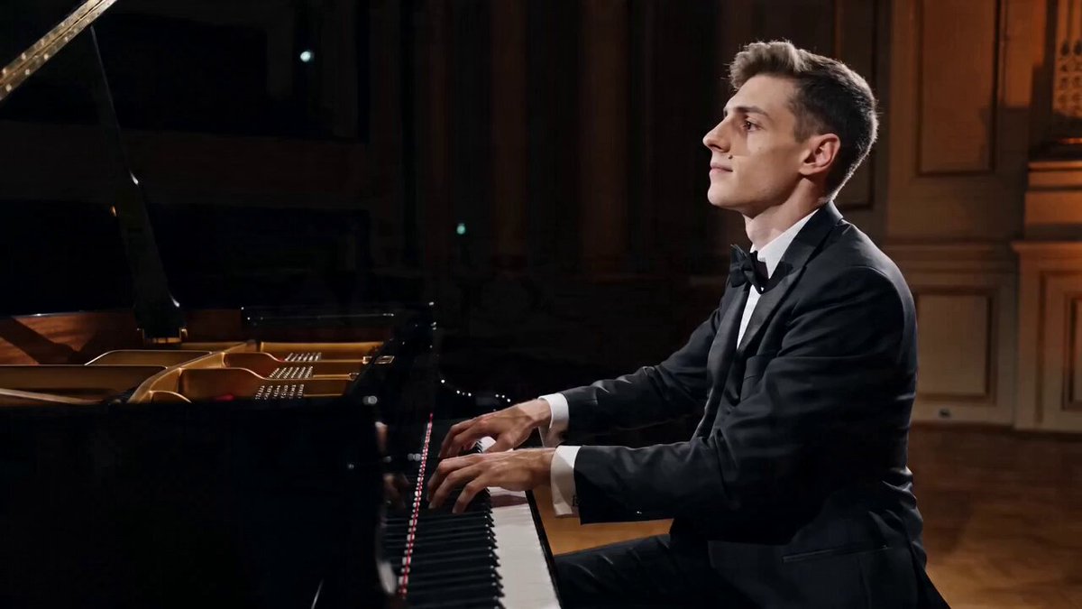 Prompt für eine filmische Pianistenszene für Seedance 2.0