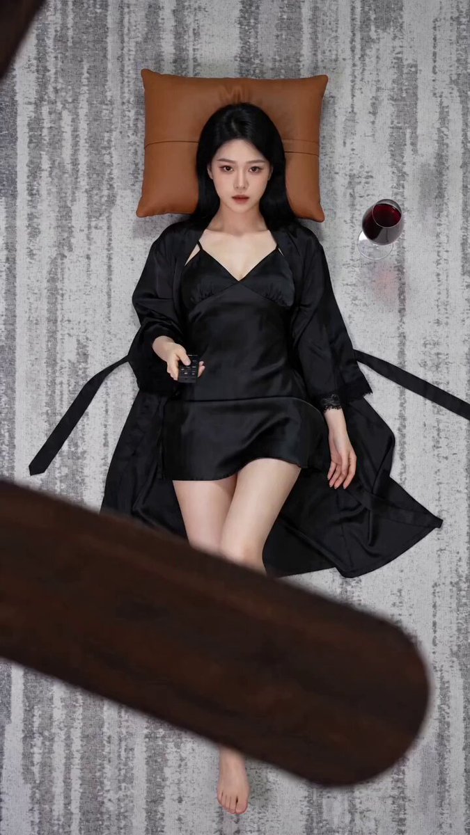 Seedance 2.0 Fashion Lookbook Video-Prompt