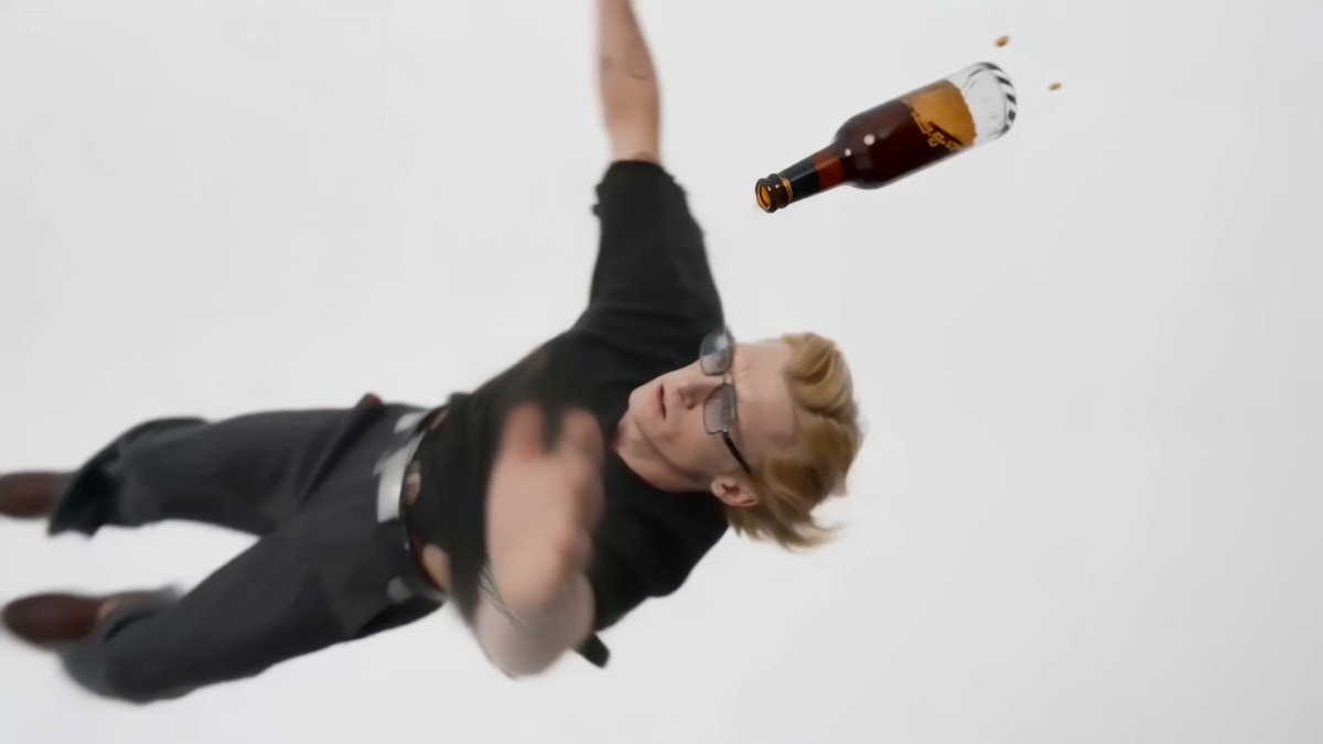 Infinite Fall — Beer Catch Kinematik-Video-Prompt