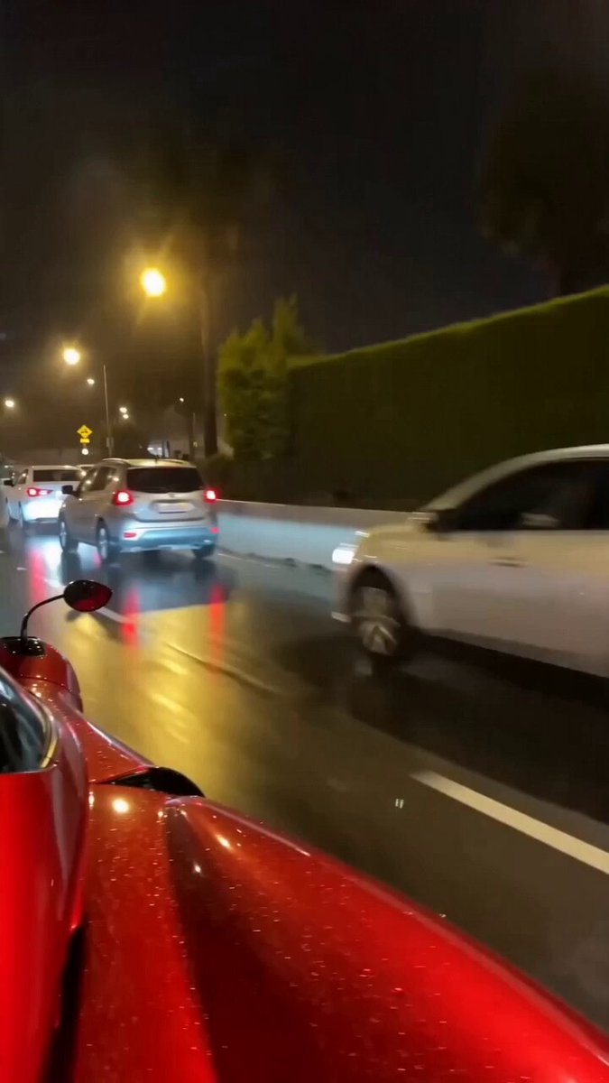 超リアルな Pagani Huayra のナイトドリフト