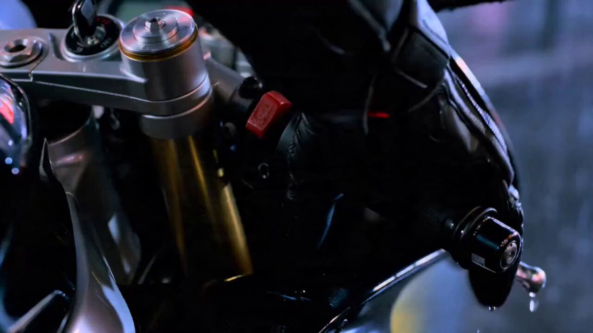 Neon-Tokio Motorrad-Verfolgungsjagd