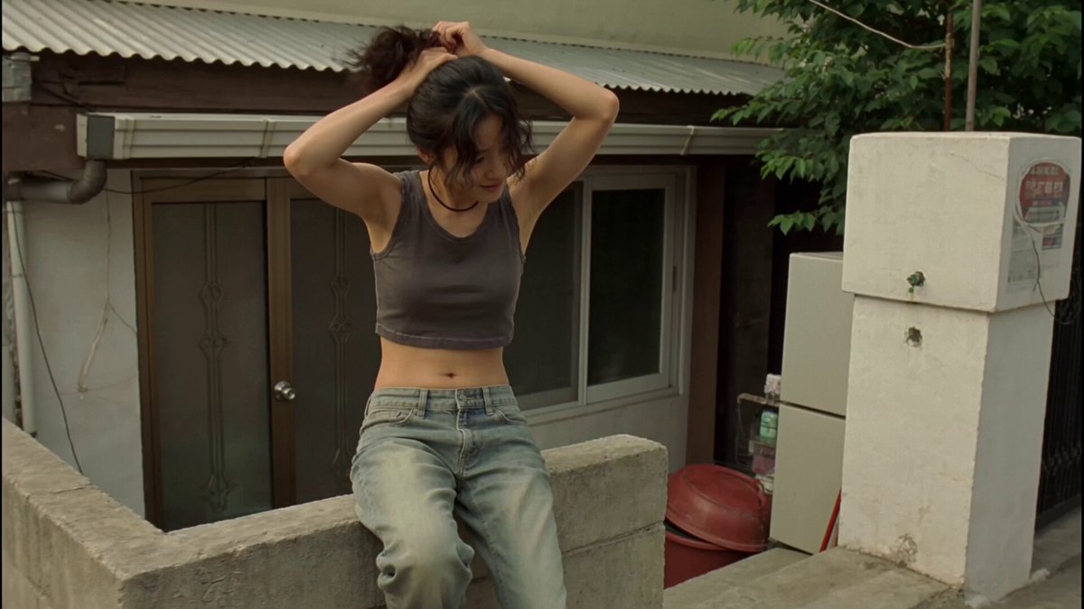 Koreanische Frau im Slice-of-Life-Camcorder-Stil
