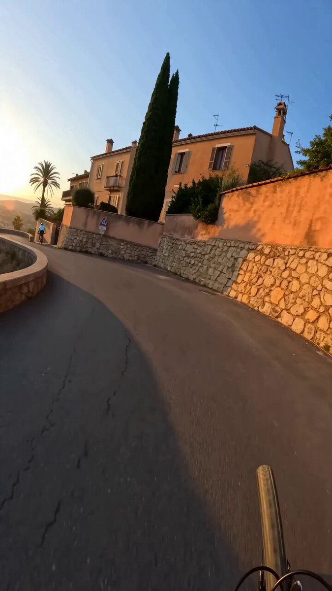 GoPro POV Mountainbike-Abfahrt bei Sonnenuntergang