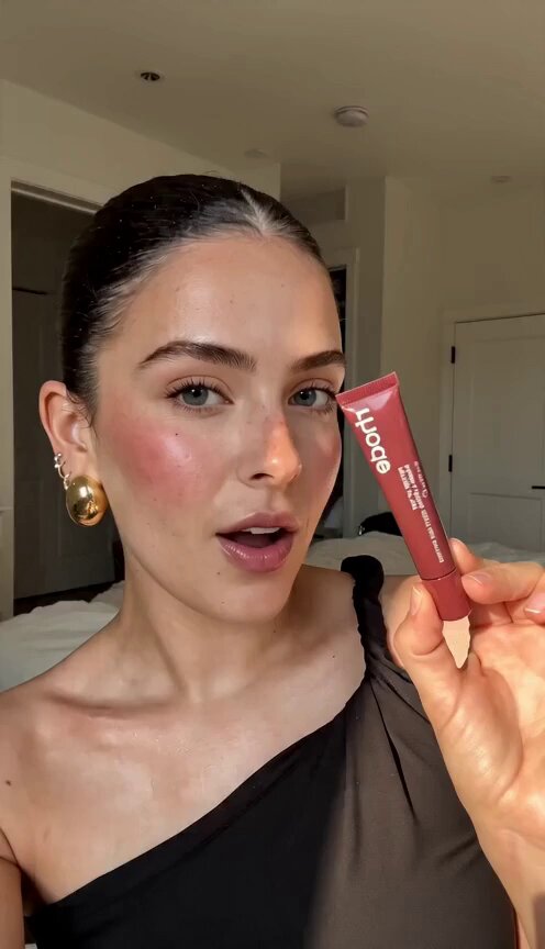 Realistisches UGC-Lippenstift-Review-Video