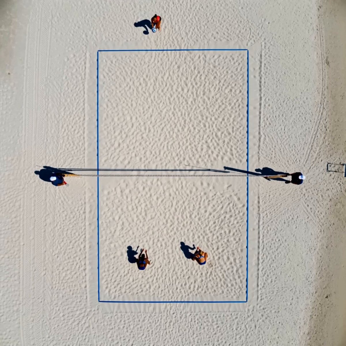Filmreifer Beachvolleyball-Ballwechsel