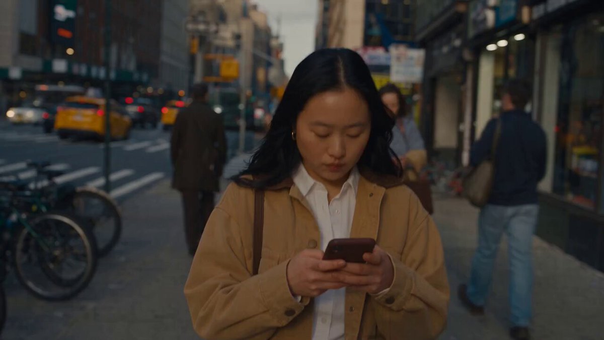 Realistisches Video einer Stadtstraßen-Geschichte im Kino-Stil