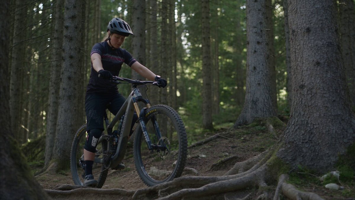 Mountainbike-Abfahrt am Grat