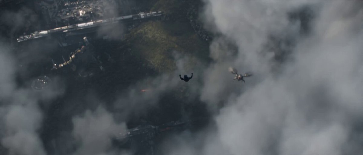 Sci-Fi-Actionsequenz mit gepanzertem Soldaten