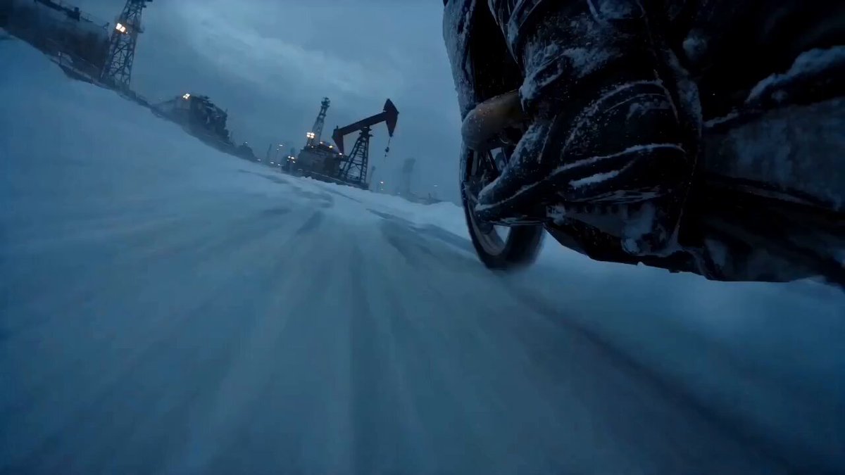 Arktischer Motorrad-Eisrennen-Thriller